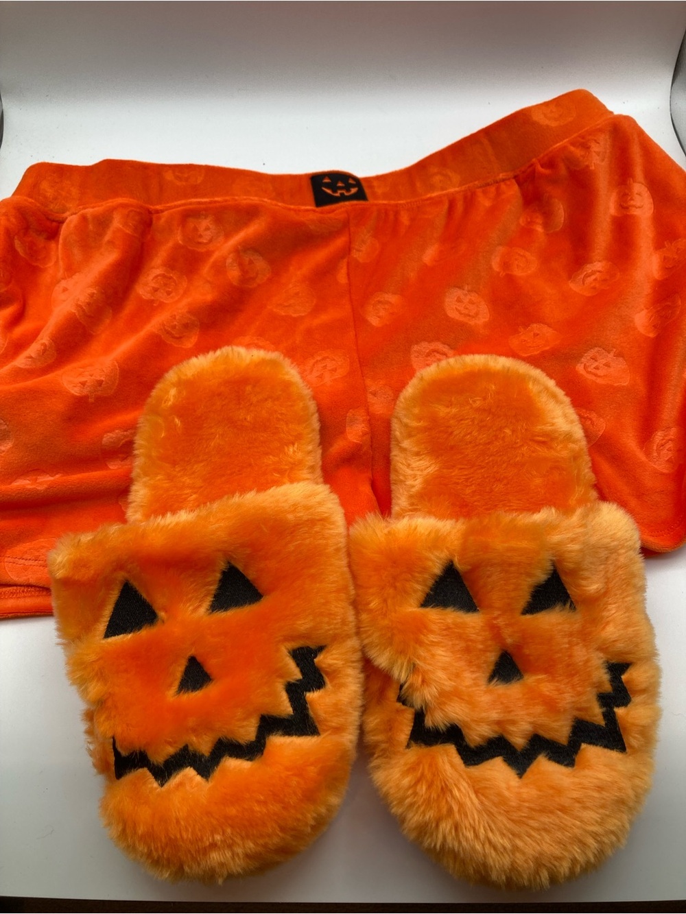 Halloween Pumpkin Jack O’ Lantern JOL Shorts & Fuzzy Slippers Bundle